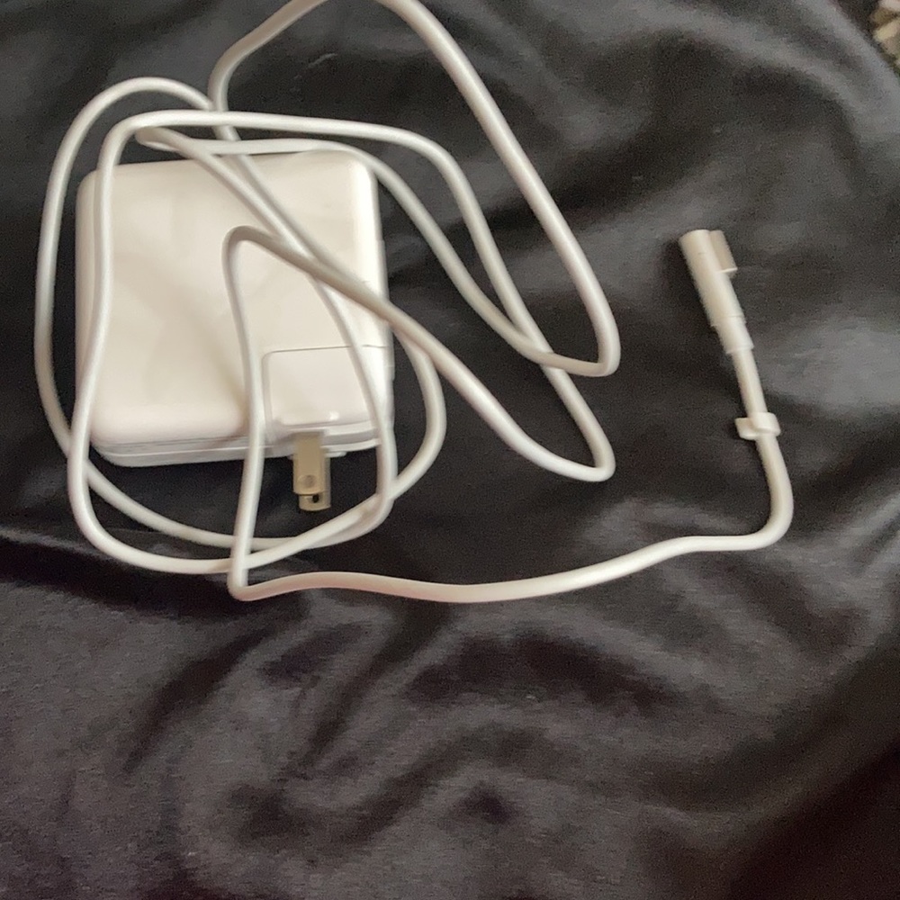 Macbook - Picture 3 of 3